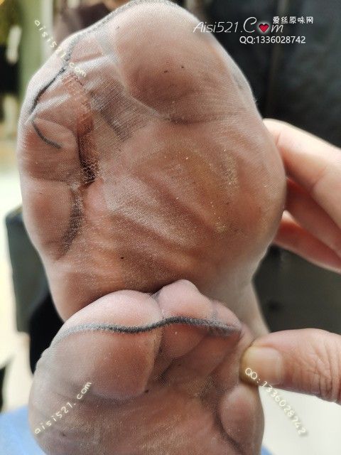 爱丽丝(此活动可指定MM，但袜类随机)——2024年12月份顾客预订导购06美熟女酸臭足尖透明灰丝原味丝袜|袜类臭短丝袜