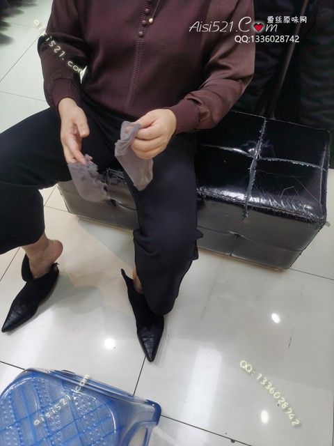 爱丽丝(此活动可指定MM，但袜类随机)——2024年12月份顾客预订导购06美熟女酸臭足尖透明灰丝原味丝袜|袜类臭短丝袜