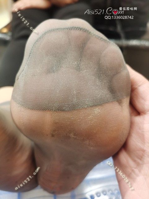 爱丽丝(此活动可指定MM，但袜类随机)——2024年12月份顾客预订导购06美熟女汗渍满满灰丝原味丝袜|袜类臭短丝袜