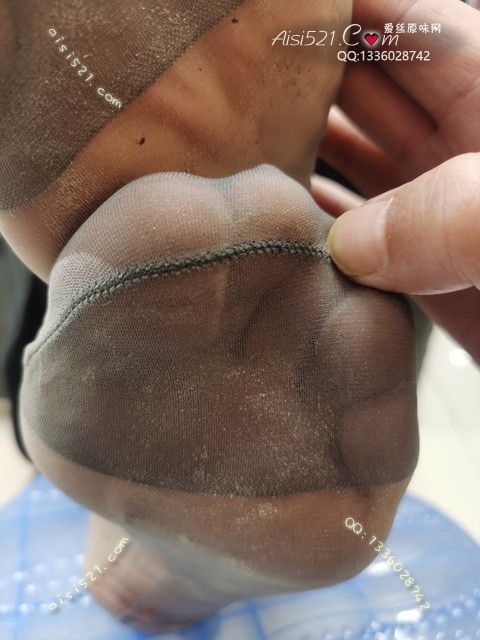 爱丽丝(此活动可指定MM，但袜类随机)——2024年12月份顾客预订导购06美熟女汗渍满满灰丝原味丝袜|袜类臭短丝袜