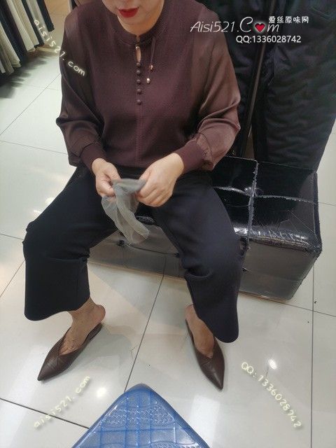 爱丽丝(此活动可指定MM，但袜类随机)——2024年12月份顾客预订导购06美熟女汗渍满满灰丝原味丝袜|袜类臭短丝袜