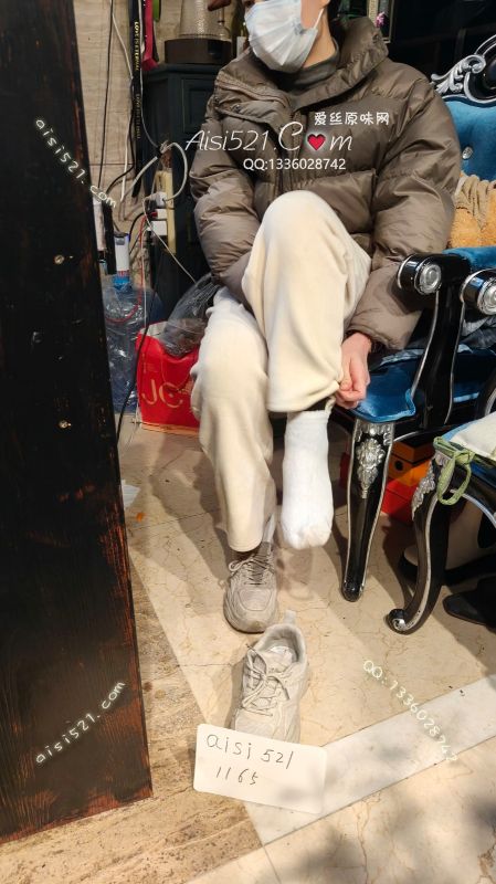 花艺店女老板，41码性感脚型，袜子味道纯酸，每天工作体力消耗较大出汗多原味丝袜|袜类臭棉袜