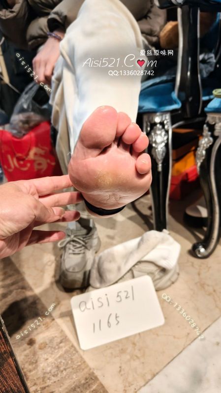 花艺店女老板，41码性感脚型，袜子味道纯酸，每天工作体力消耗较大出汗多原味丝袜|袜类臭棉袜