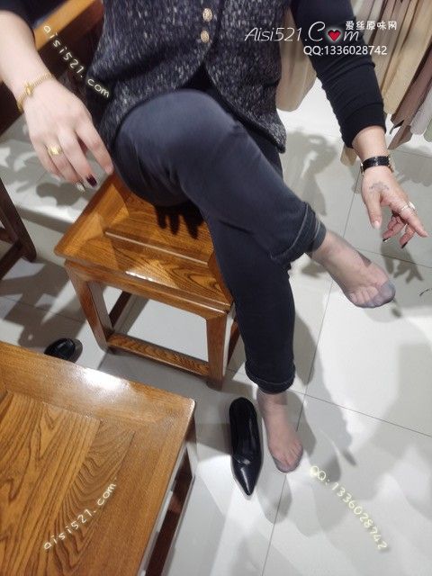 爱丽丝(此活动可指定MM，但袜类随机)——2025年01月份顾客预订导购04灰丝原味丝袜|袜类臭短丝袜