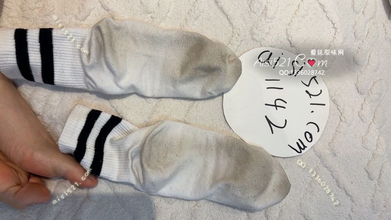 原味丝袜|袜类,臭棉袜,啊，吃饭的时候不小心滴上去了呢