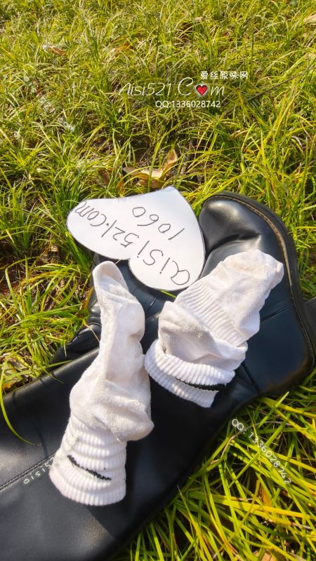 原味丝袜|袜类,臭棉袜,狗子们，脏可以制造但臭和酸无法模仿，纯粹原味酸爽庞臭耐克棉袜炸弹级别无敌臭，在拍摄那一瞬间摄影师都熏得戴口罩原谅我这双大汗脚在六年的战靴里天天直播走两个小时味道让你秒上头锁味持久战力飞天的绝味下单秒发