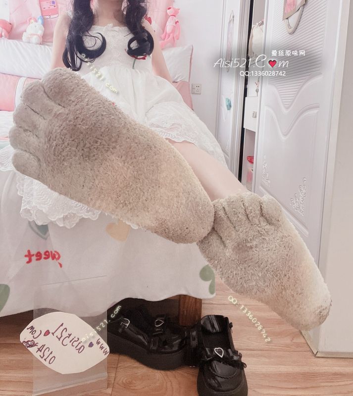 原味丝袜|袜类,臭棉袜,脚臭直冲脑门！熔炉城市的汗脚女神，臭得变态，爽到吊炸天，馋得发抖了吧，畜生！