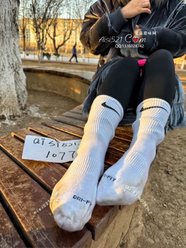 原味丝袜|袜类,臭棉袜,冬天过去了～“酸臭”耐克白色无敌难忍的感觉真是爽爆了，出了很多汗。…