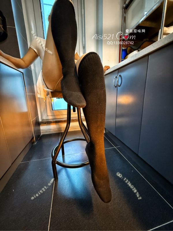 原味女鞋|鞋类,高中短靴,【酸臭】黑色长筒靴子、这才是女王的味道！脱下瞬间房间里都弥漫着这味道儿、飘散不去……