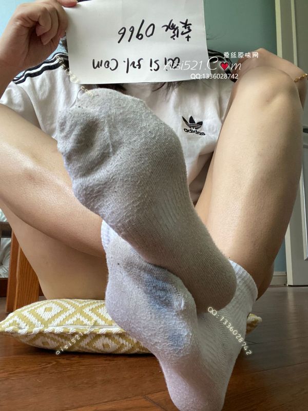 滂臭的棉袜，上班通勤穿的！汗脚加的威力可敌生化武器！这种臭袜子适合无脑冲，直接趴在上面猛吸！原味丝袜|袜类臭棉袜