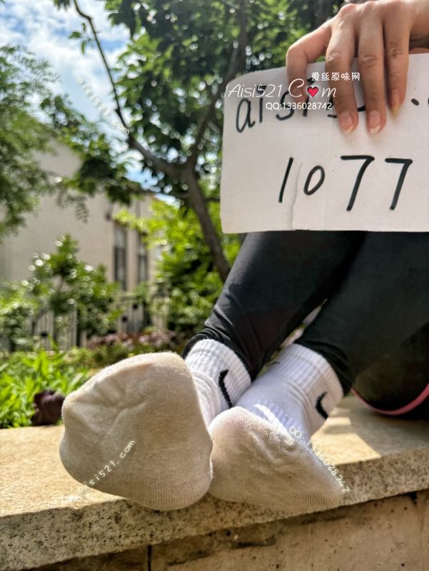 原味丝袜|袜类,臭棉袜,酸臭无处～耐克白袜！全是汗渍……整个都浸透了！欣然上头啊