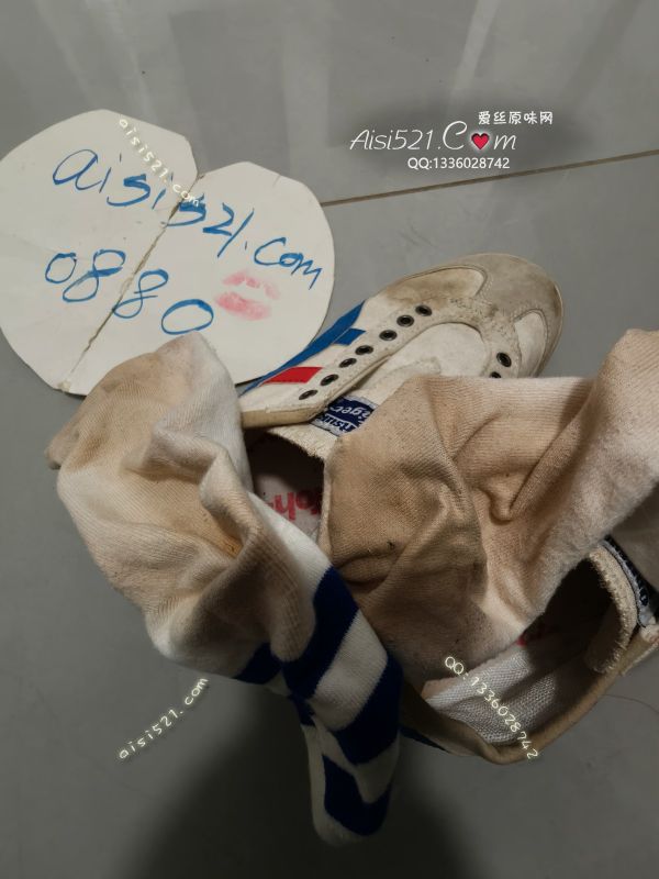 要臭晕了 脚从鞋子里面拿出来，房间全是味儿，套在棍子上，估计会被腌入味吧原味丝袜|袜类臭棉袜