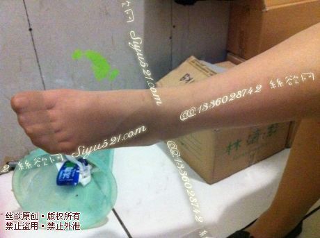 原味丝袜|袜类,臭连裤袜,爱丽丝(本土的BYD)——2014-8月初顾客订购化妆04妹妹工作丝袜(特选-化妆04妹妹-肉丝连裤),此活动免费拍摄打包图