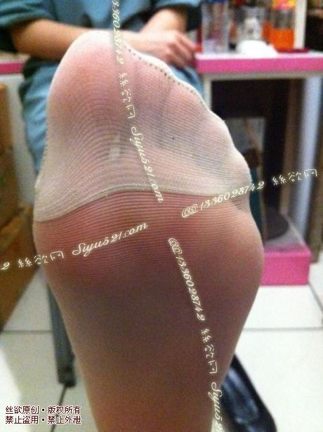 原味丝袜|袜类,臭连裤袜,爱丽丝(本土的BYD)——2014-8月中旬顾客订购化妆03妹妹工作丝袜(特选-化妆03妹妹-肉丝连裤),此活动免费拍摄打包图