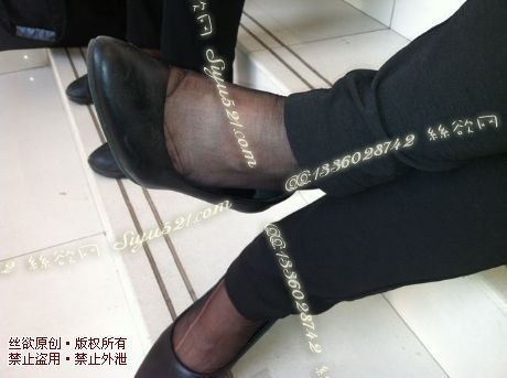 原味丝袜|袜类,臭短丝袜,爱丽丝(本土的BYD)——2014-8月底及9月初顾客订购珠宝店01妹妹工作丝袜(特选-珠宝店01妹妹-黑丝短袜),此活动免费拍摄打包图