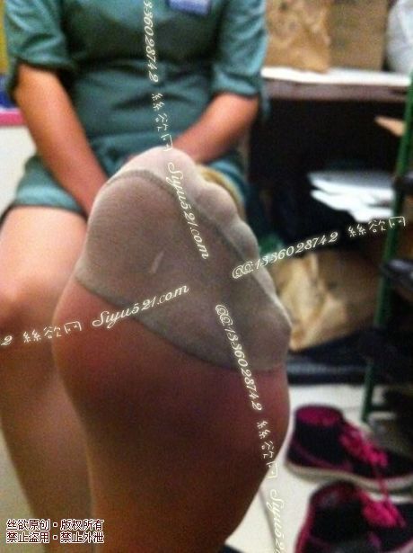 原味丝袜|袜类,臭连裤袜,爱丽丝(本土的BYD)——2014-9月中旬顾客订购化妆08妹妹工作丝袜(特选-化妆08妹妹-连裤肉丝),此活动免费拍摄打包图