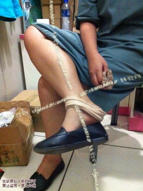 原味丝袜|袜类,臭连裤袜,爱丽丝(本土的BYD)——2014-9月下旬顾客订购化妆04妹妹工作丝袜(特选-化妆04妹妹-连裤肉丝),此活动免费拍摄打包图