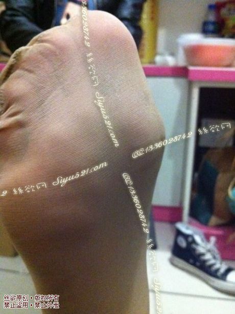 原味丝袜|袜类,臭短丝袜,致命臭(此活动MM随机,不能指定)——2014-9月下旬顾客订购致命臭活动MM(连裤肉丝)现收足底实拍,不可选择MM,免费附带无水印高清收购足底实拍图。