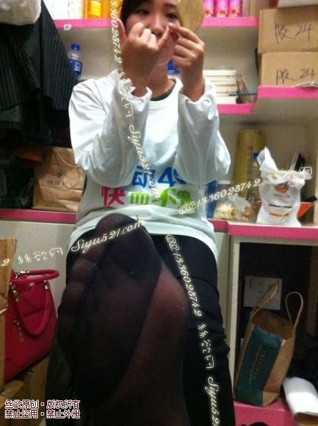 原味丝袜|袜类,臭短丝袜,致命臭(此活动MM随机,不能指定)——2014-10月初顾客订购致命臭活动MM(黑色短袜)现收足底实拍,不可选择MM,免费附带无水印高清收购足底实拍图。