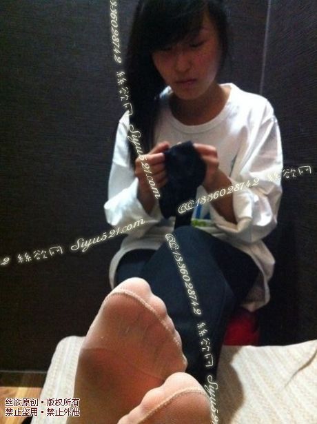 原味丝袜|袜类,臭短丝袜,爱丽丝(本土的BYD)——2014-10月初顾客订购专柜05妹妹工作丝袜(特选-专柜05妹妹-肉丝),此活动免费拍摄打包图