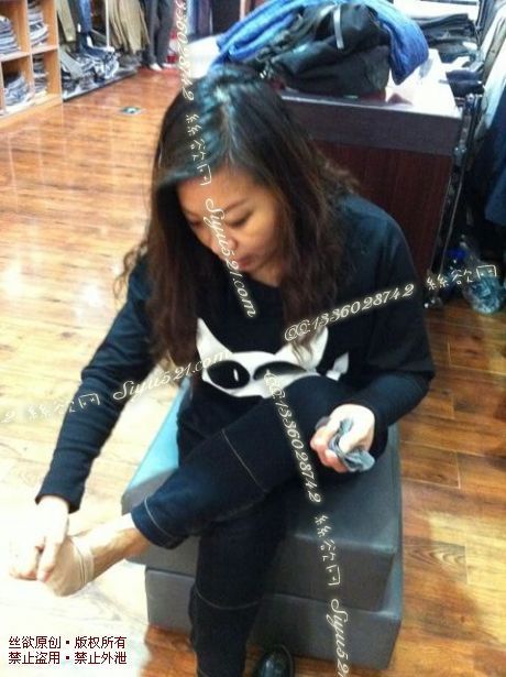 原味丝袜|袜类,臭短丝袜,爱丽丝(本土的BYD)——2014-10月中旬顾客订购专柜07熟女工作丝袜(特选-专柜07熟女-女人味十足的肉丝),此活动免费拍摄打包图