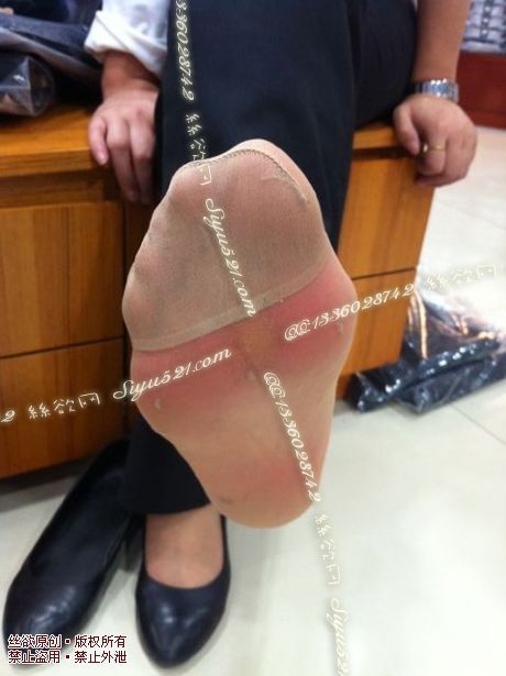 原味丝袜|袜类,臭短丝袜,爱丽丝(本土的BYD)——2014-10月中旬顾客订购专柜08MM工作丝袜(特选-专柜08MM-肉丝短袜),此活动免费拍摄打包图