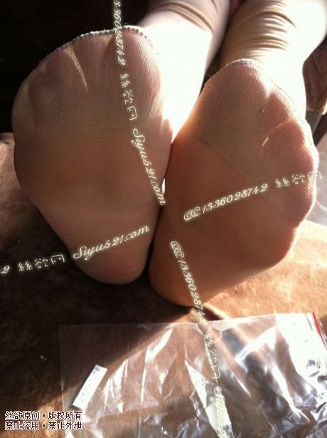 原味丝袜|袜类,臭短丝袜,致命臭(此活动MM随机,不能指定)——2014-10月中旬顾客订购致命臭活动MM(酸臭肉色短丝)现收足底实拍,不可选择MM,免费附带无水印高清收购足底实拍图。