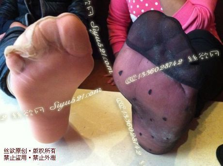 原味丝袜|袜类,臭短丝袜,致命臭(此活动MM随机,不能指定)——2014-11月初旬顾客订购新开发的烧肉店新王牌汗脚妹妹,黑丝,肉丝,味道浓郁脱下鞋子满包房都是恶臭的味道。现收足底实拍,不可选择MM,免费附带无水印高清收购足底实拍图。