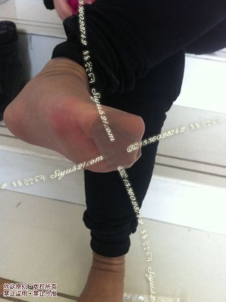 原味丝袜|袜类,臭短丝袜,爱丽丝(本土的BYD)——2014-12月初旬订购珠宝01妹妹工作丝袜(特选-珠宝01妹妹-灰丝短袜),此活动免费拍摄打包图