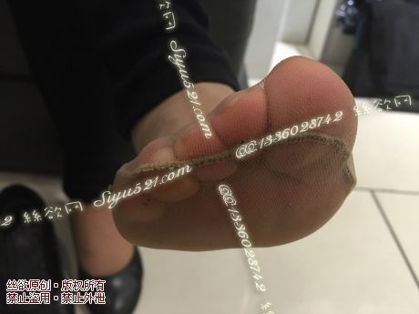 原味丝袜|袜类,臭短丝袜,爱丽丝（本土的BYD）——2015年5月初旬顾客订购专柜07妹妹工作丝袜（特选-专柜07妹妹-肉丝），此活动免费拍摄打包图