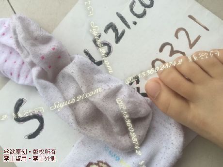 原味丝袜|袜类,臭棉袜,臭死了的白色卡通棉袜