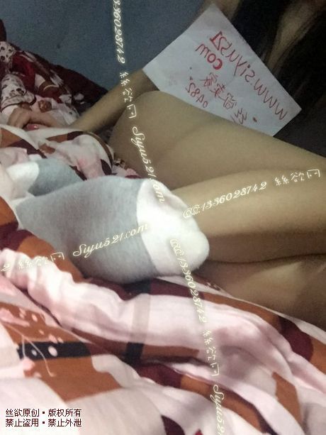 原味丝袜|袜类,臭棉袜,（图示刚上脚）穿三天脏臭特步运动短袜