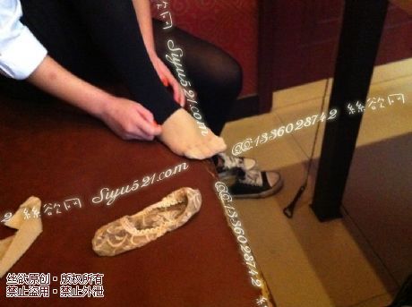 原味丝袜|袜类,臭船袜,致命臭(此活动MM随机,不能指定)——10月5日收购的作品(白色船袜),不可选择MM,免费附带无水印高清收购足底实拍图。