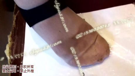 原味丝袜|袜类,臭短丝袜,致命臭(此活动MM随机,不能指定)——2012-10-12日收购的作品(黑白短丝)【版】,不可选择MM,免费附带无水印高清收购足底实拍图。