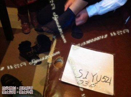 原味丝袜|袜类,臭短丝袜,致命臭(此活动MM随机,不能指定)——2012-12-5日收购足底实拍(珠光蓝丝),致命臭保证味道极臭,不可选择MM,免费附带无水印高清收购足底实拍图。