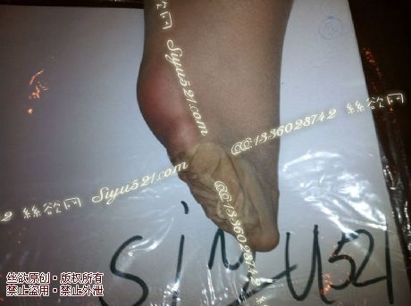 原味丝袜|袜类,臭短丝袜,致命臭(此活动MM随机,不能指定)——2013-1-7日客户订购极品臭丝现场实拍(肉丝),不可选择MM,免费附带无水印高清收购足底实拍图。