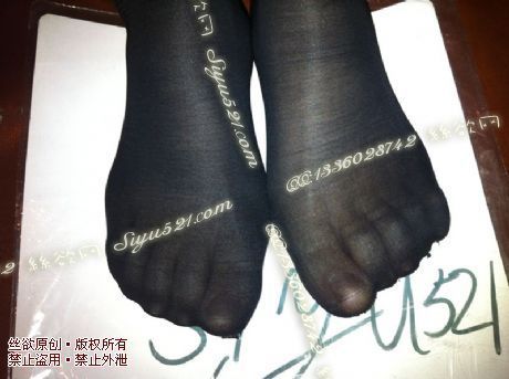 原味丝袜|袜类,臭短丝袜,致命臭(此活动MM随机,不能指定)——2013-1-31日顾客订购2双肉丝(黑丝),不可选择MM,免费附带无水印高清收购足底实拍图。
