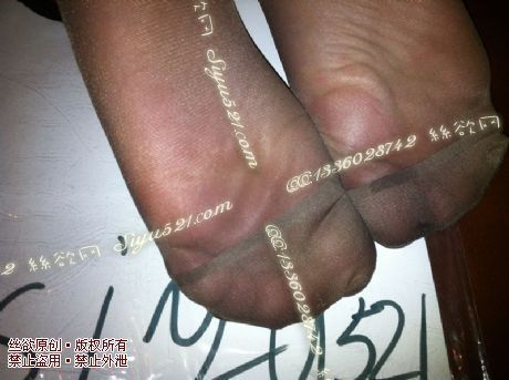 原味丝袜|袜类,臭短丝袜,致命臭(此活动MM随机,不能指定)——2013-2-14日客户订购2双短丝现场实拍(肉丝),不可选择MM,免费附带无水印高清收购足底实拍图。