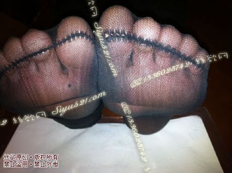 原味丝袜|袜类,臭短丝袜,致命臭(此活动MM随机,不能指定)——2013-2-28日顾客订购4双,3丝1棉,免拍照费(黑丝03),不可选择MM,免费附带无水印高清收购足底实拍图。