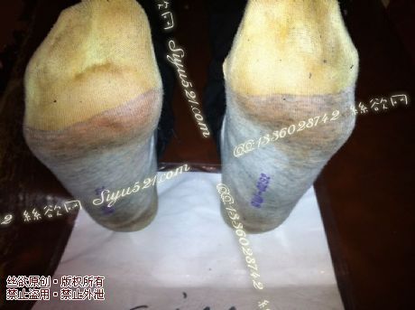 原味丝袜|袜类,臭棉袜,致命臭(此活动MM随机,不能指定)——2013-3-6日客户同时订购2双臭丝,味道极重(棉袜),不可选择MM,免费附带无水印高清收购足底实拍图。