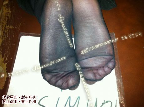 原味丝袜|袜类,臭短丝袜,致命臭(此活动MM随机,不能指定)——2013-3-10日客户同时订购2双臭丝,味道极重(黑丝),不可选择MM,免费附带无水印高清收购足底实拍图。