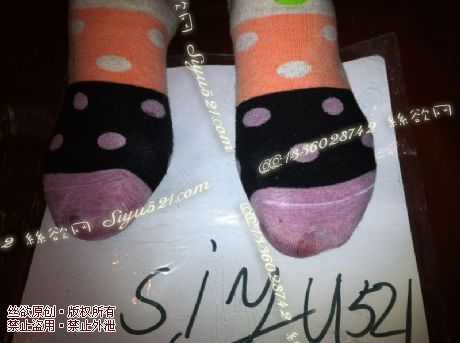 原味丝袜|袜类,臭棉袜,致命臭(此活动MM随机,不能指定)——2013-3-10日客户同时订购2双臭丝,味道极重(棉袜),不可选择MM,免费附带无水印高清收购足底实拍图。