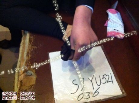 原味丝袜|袜类,臭短丝袜,致命臭(此活动MM随机,不能指定)——2013-3-14日客户同时订购2双其中1黑丝1肉丝,重口味(黑丝),不可选择MM,免费附带无水印高清收购足底实拍图。