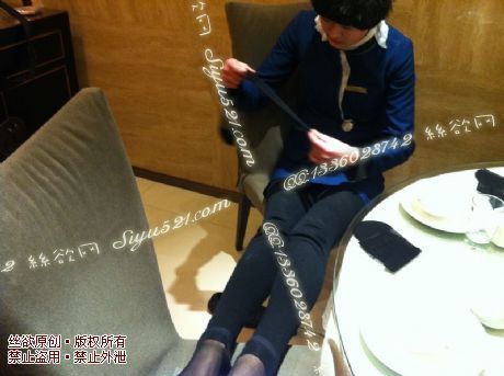 原味丝袜|袜类,臭短丝袜,爱丽丝(此活动可指定MM,但袜类随机)——2013-4-27日高档酒店丝袜收购现脱实拍(营销MM04),此活动免费拍摄打包图