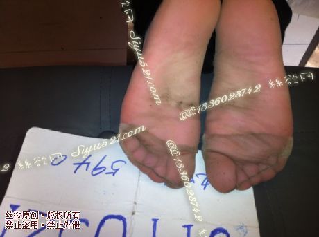 原味丝袜|袜类,臭短丝袜,致命臭(此活动MM随机,不能指定)——2013-6-9日顾客订购短丝现收足底实拍(水晶肉丝),不可选择MM,免费附带无水印高清收购足底实拍图。