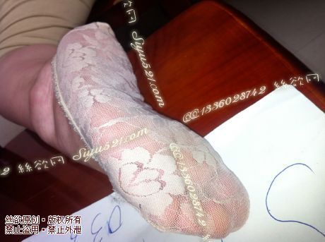 原味丝袜|袜类,臭短丝袜,致命臭(此活动MM随机,不能指定)——2013-8-17日顾客订购3双餐厅MM工作丝袜现收足底实拍(船袜),不可选择MM,免费附带无水印高清收购足底实拍图。