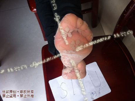 原味丝袜|袜类,臭短丝袜,致命臭(此活动MM随机,不能指定)——2013-9-10日顾客订购2双餐厅MM工作丝袜现收足底实拍(船袜),不可选择MM,免费附带无水印高清收购足底实拍图。