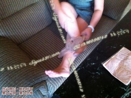 原味丝袜|袜类,臭连裤袜,致命臭(此活动MM随机,不能指定)——2013-9-15日顾客订购餐厅MM工作丝袜现收足底实拍,拍照时熏的我快窒息了(咖啡店19号妹妹-肉丝连裤),不可选择MM,免费附带无水印高清收购足底实拍图。