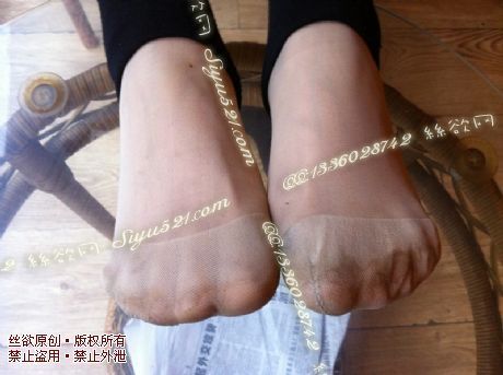 原味丝袜|袜类,臭短丝袜,致命臭(此活动MM随机,不能指定)——2013-10-13日顾客订购烤肉店妹妹工作丝袜现收足底实拍(肉丝),不可选择MM,免费附带无水印高清收购足底实拍图。