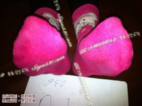 原味丝袜|袜类,臭短丝袜,致命臭(此活动MM随机,不能指定)——2013-11-15日顾客订购烤肉店MM02工作丝袜现收足底实拍(红色棉袜),不可选择MM,免费附带无水印高清收购足底实拍图。